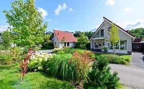 Heerlijk Vakantiehuis Nabij Zwembad En Golfbaan